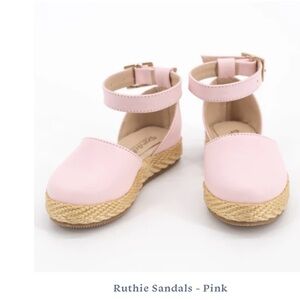 NWOT Dondolo sandals